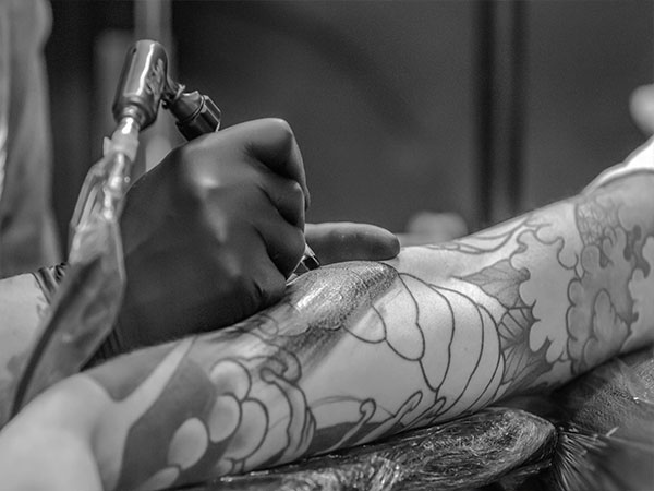 Viele Tattoofarben bald verboten – Hat es sich bald ausgestochen?